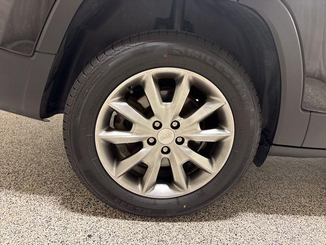 used 2018 Jeep Cherokee car, priced at $14,285