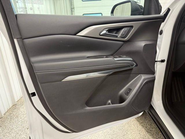 used 2025 Chevrolet Traverse car, priced at $38,516