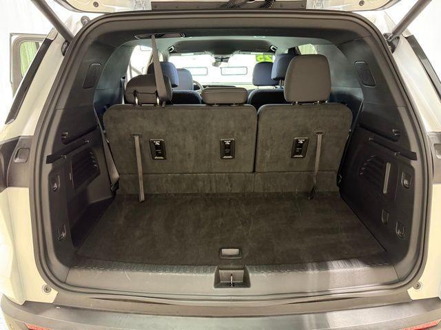 used 2025 Chevrolet Traverse car, priced at $38,516