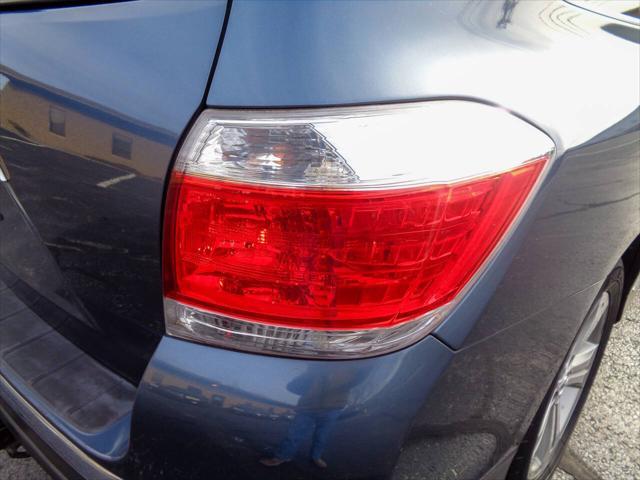 used 2012 Toyota Highlander car, priced at $9,875