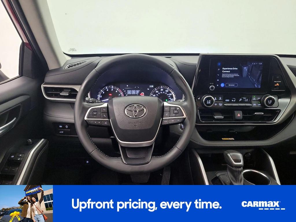 used 2023 Toyota Highlander car, priced at $35,998