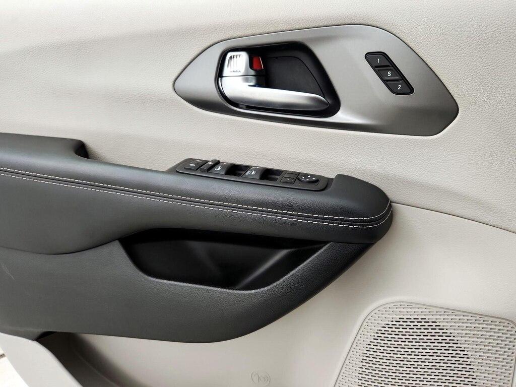 used 2023 Chrysler Pacifica car, priced at $25,998