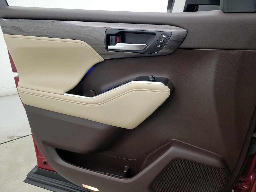 used 2021 Toyota Highlander car, priced at $39,998