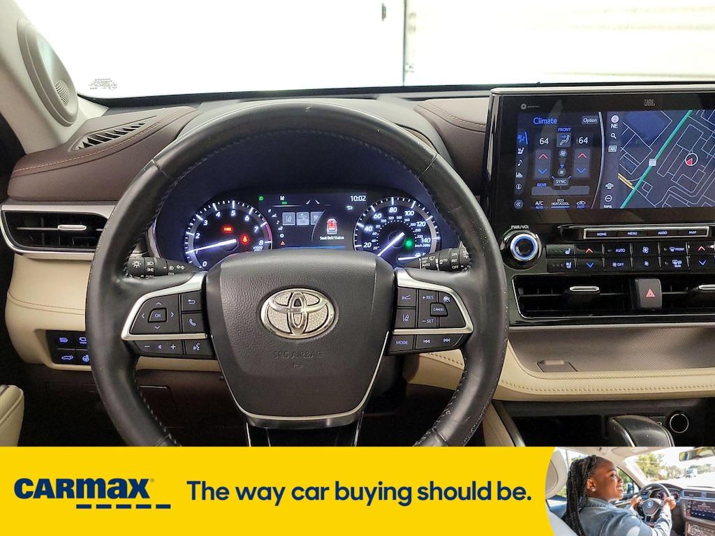 used 2021 Toyota Highlander car, priced at $39,998
