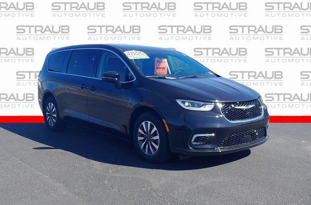 used 2024 Chrysler Pacifica Hybrid car, priced at $33,907