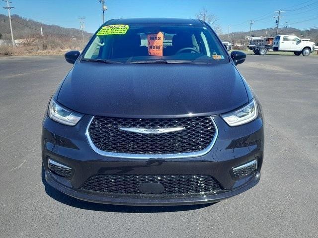 used 2024 Chrysler Pacifica Hybrid car, priced at $33,907
