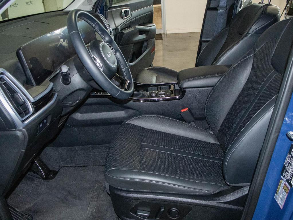 used 2025 Kia Sorento car, priced at $39,000