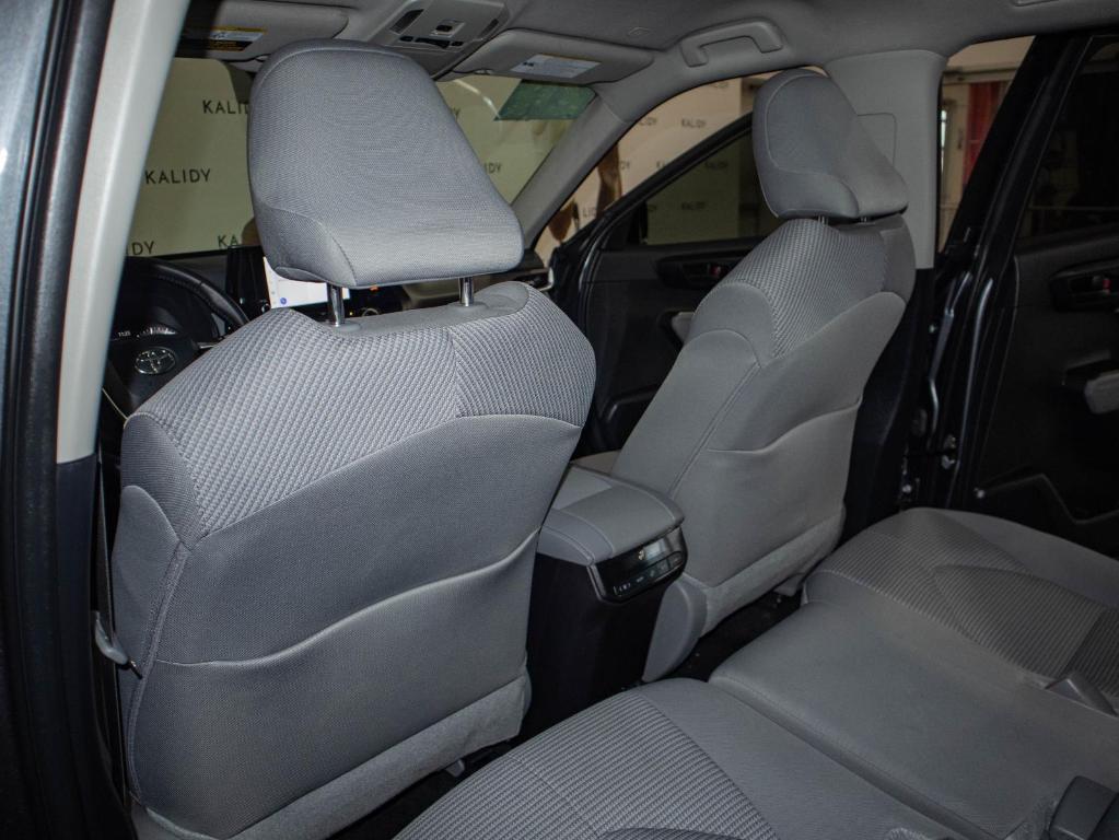 used 2024 Toyota Highlander car, priced at $35,750