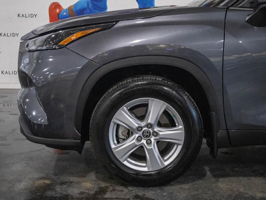 used 2024 Toyota Highlander car, priced at $35,750