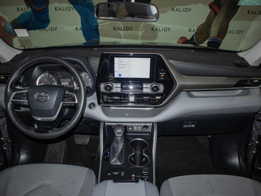 used 2024 Toyota Highlander car, priced at $35,750