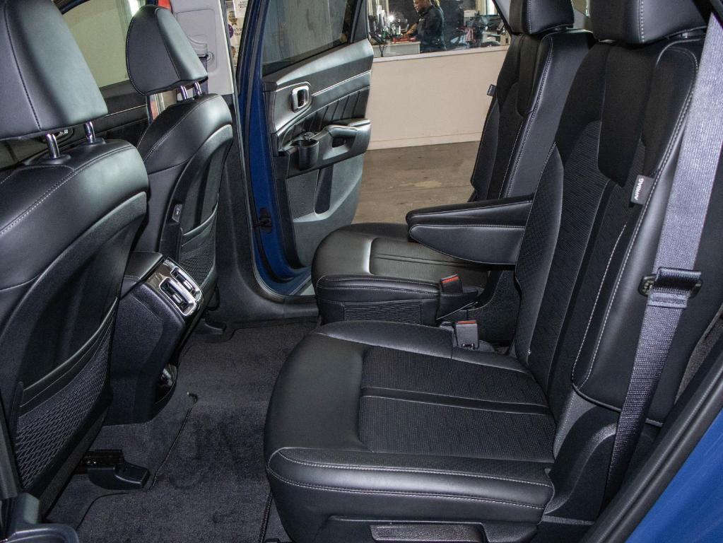 new 2025 Kia Sorento car, priced at $38,686