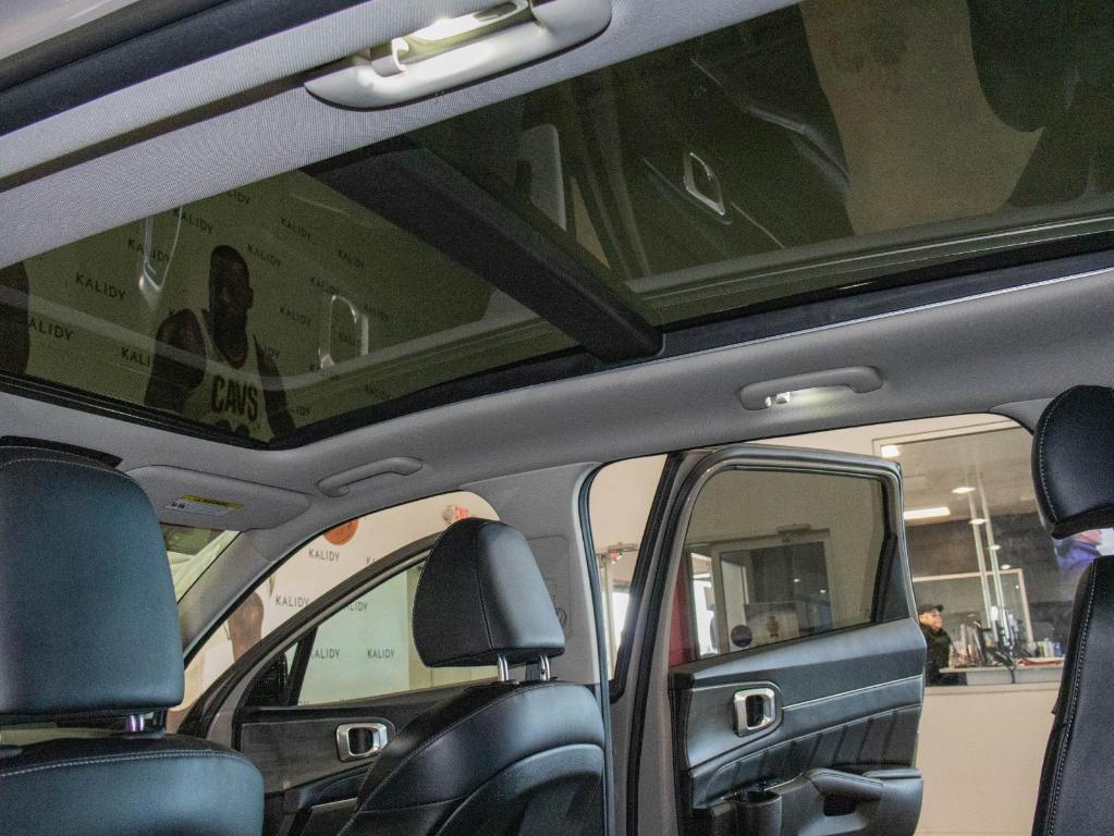 used 2025 Kia Sorento car, priced at $39,500
