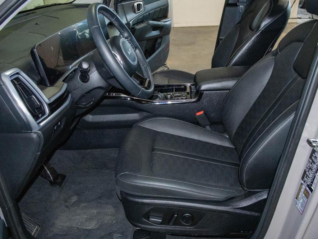 used 2025 Kia Sorento car, priced at $39,500