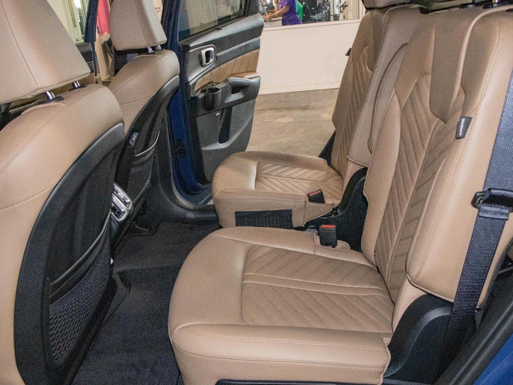 used 2025 Kia Sorento car, priced at $38,750