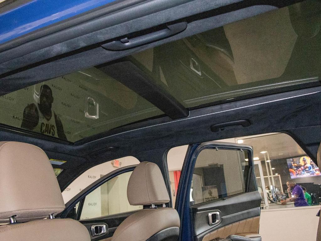 used 2025 Kia Sorento car, priced at $38,750