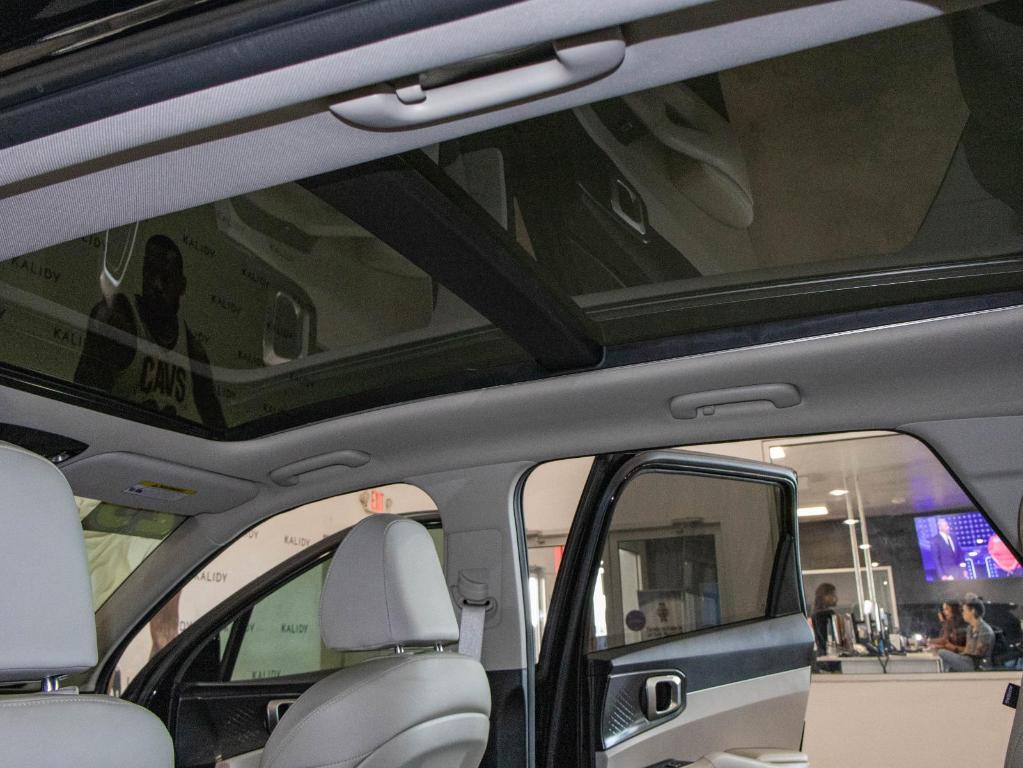 used 2025 Kia Sorento car, priced at $35,500