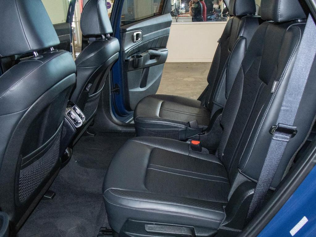 new 2025 Kia Sorento car, priced at $38,427