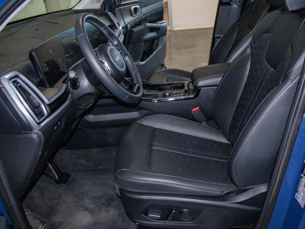 new 2025 Kia Sorento car, priced at $38,427