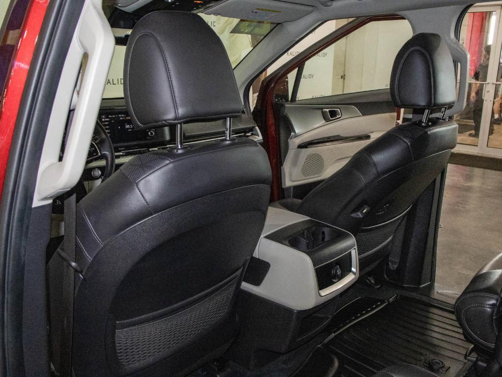 used 2023 Kia Carnival car, priced at $31,500