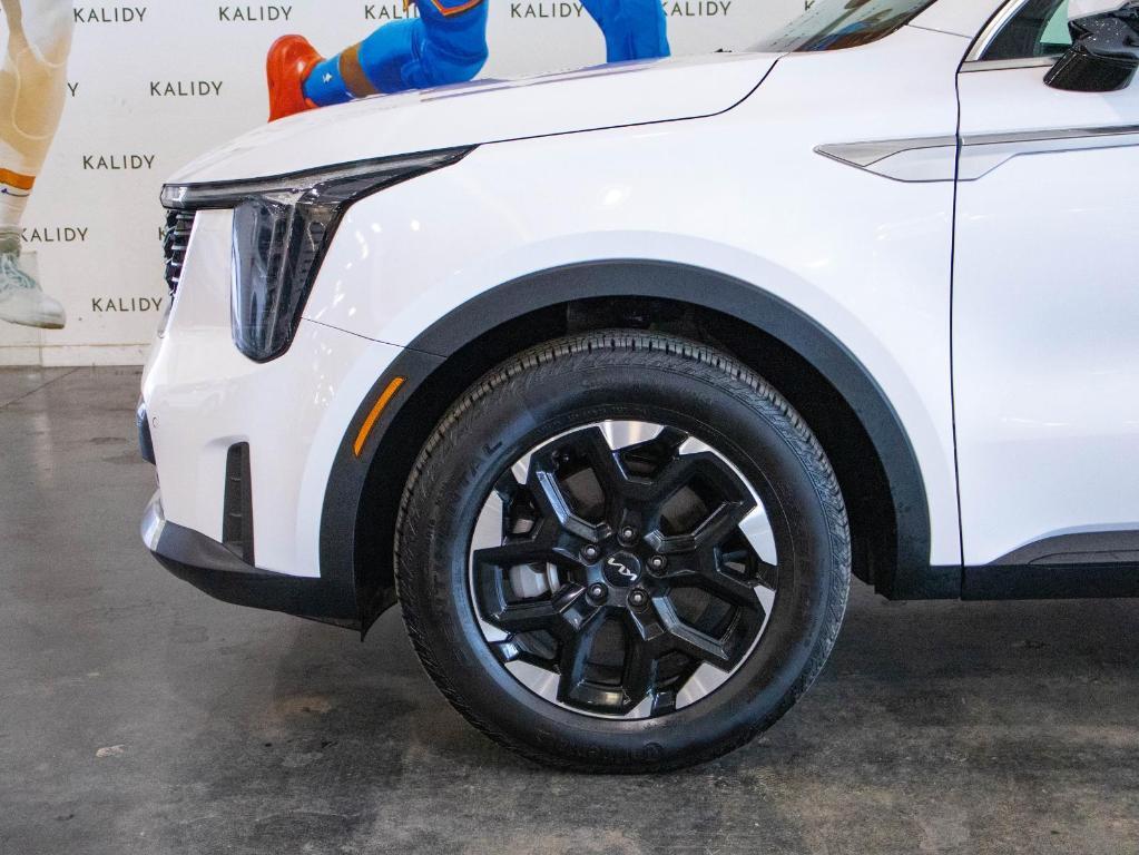 new 2025 Kia Sorento car, priced at $32,100