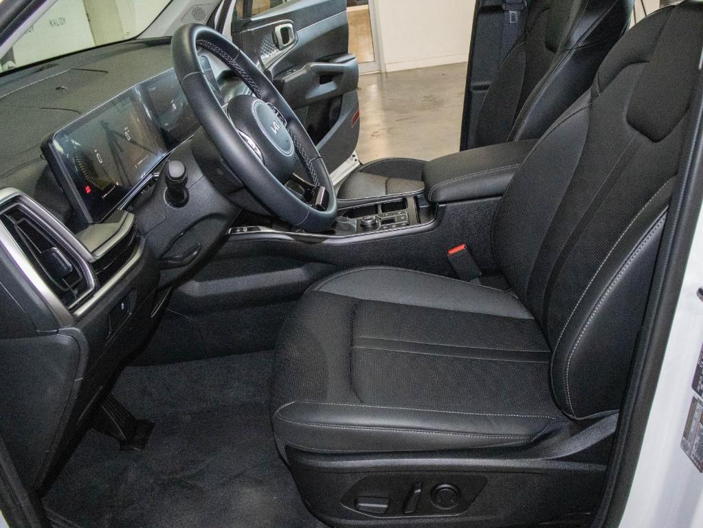 new 2025 Kia Sorento car, priced at $32,100