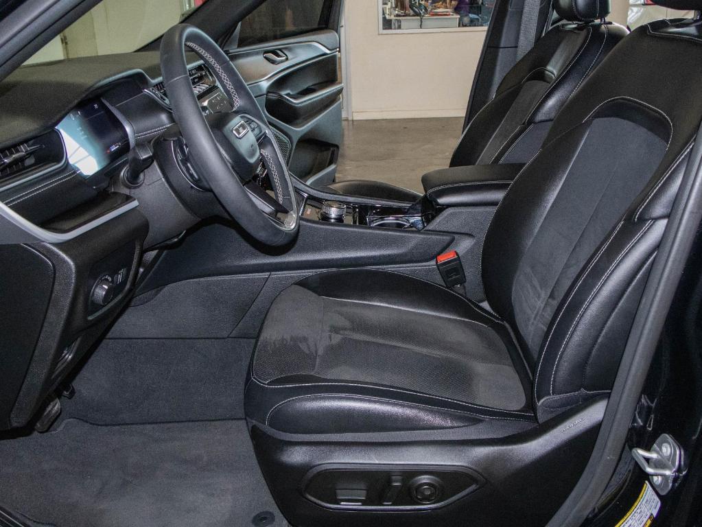 used 2023 Jeep Grand Cherokee car, priced at $33,500