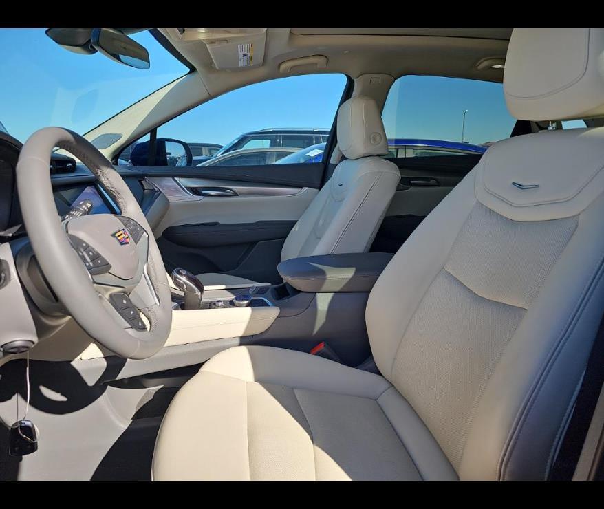 used 2025 Cadillac XT5 car, priced at $47,500