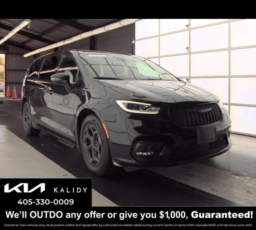 used 2022 Chrysler Pacifica Hybrid car, priced at $25,500