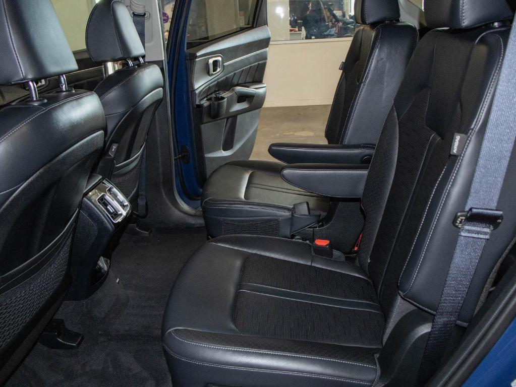 used 2025 Kia Sorento car, priced at $41,000