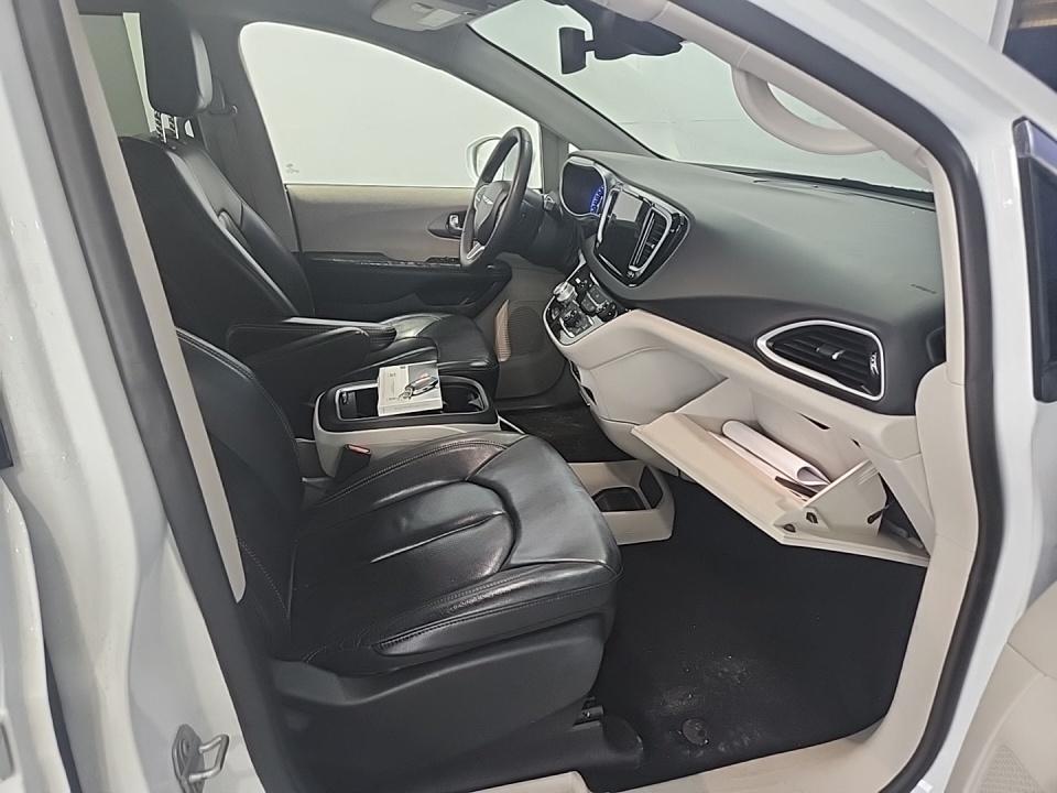 used 2022 Chrysler Pacifica car, priced at $22,000