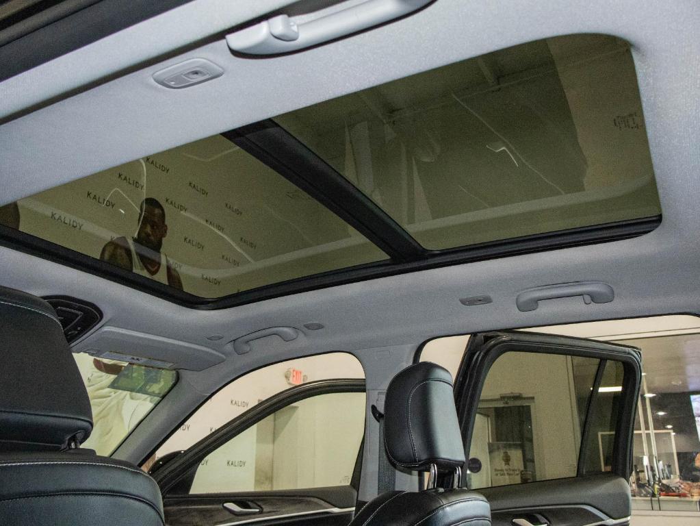 used 2022 Jeep Grand Cherokee car, priced at $30,250