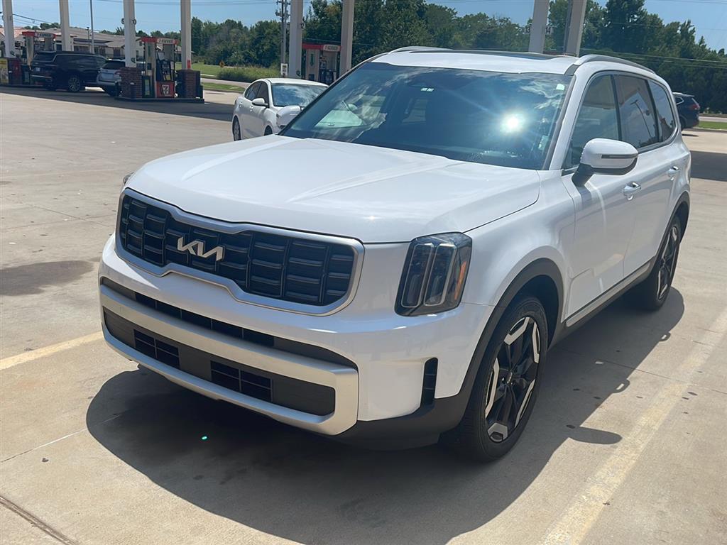 used 2024 Kia Telluride car, priced at $37,250