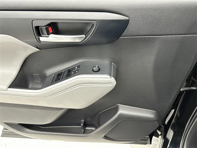 used 2022 Toyota Highlander car, priced at $39,039