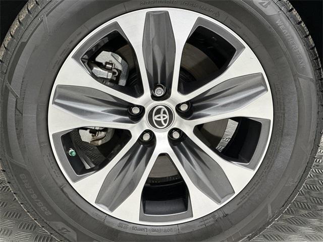 used 2022 Toyota Highlander car, priced at $39,039