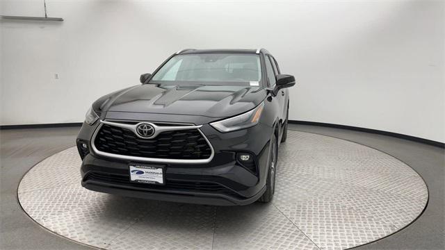 used 2022 Toyota Highlander car, priced at $39,039