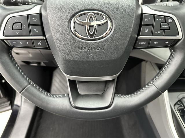 used 2022 Toyota Highlander car, priced at $39,039