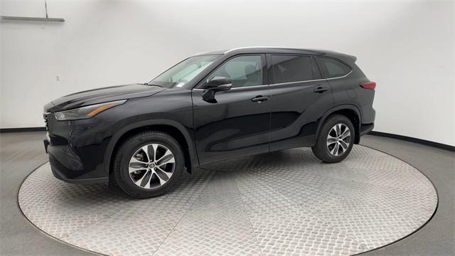 used 2022 Toyota Highlander car, priced at $39,039