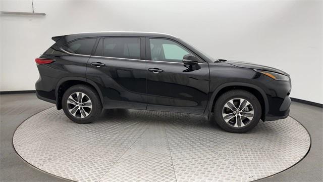 used 2022 Toyota Highlander car, priced at $39,039