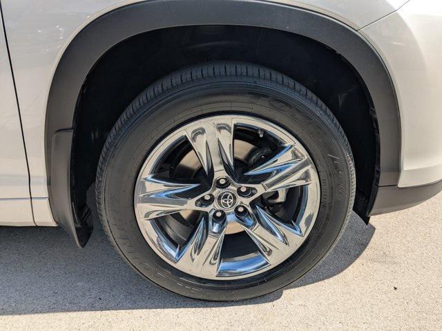 used 2019 Toyota Highlander car, priced at $27,963