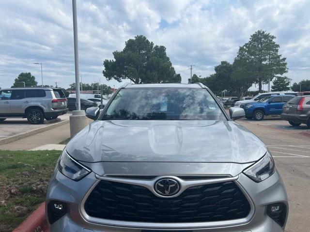 used 2023 Toyota Highlander car, priced at $36,971