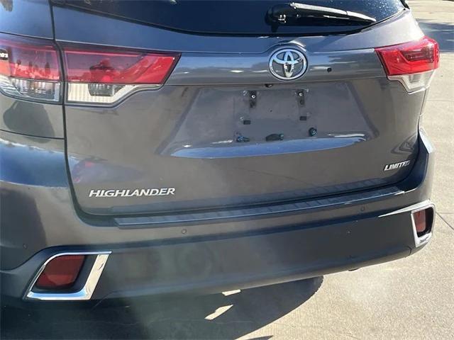 used 2017 Toyota Highlander car, priced at $18,395