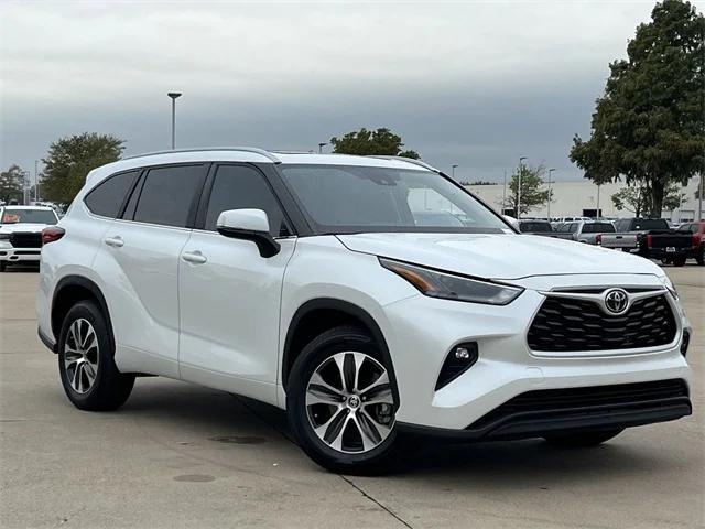 used 2023 Toyota Highlander car, priced at $34,496