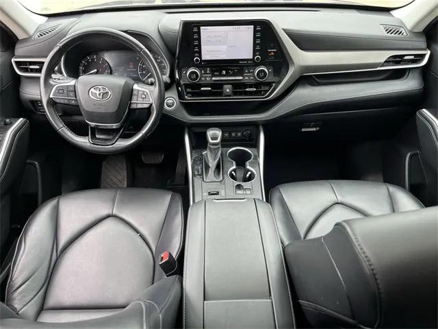 used 2021 Toyota Highlander car, priced at $29,995