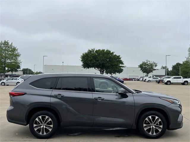 used 2021 Toyota Highlander car, priced at $29,995
