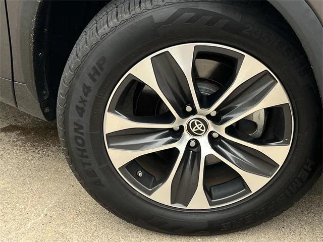 used 2021 Toyota Highlander car, priced at $29,995