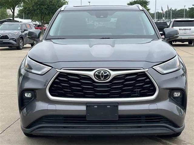 used 2021 Toyota Highlander car, priced at $29,995