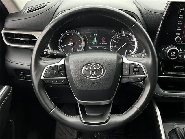 used 2022 Toyota Highlander car, priced at $33,748