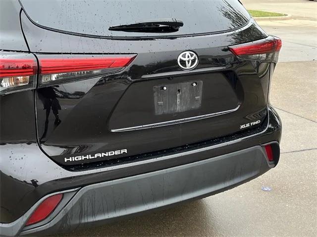 used 2022 Toyota Highlander car, priced at $33,748