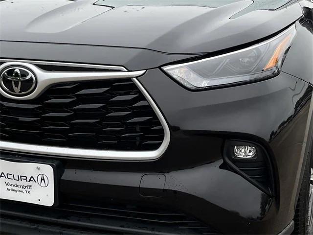 used 2022 Toyota Highlander car, priced at $33,748