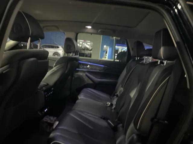 used 2023 Acura MDX car, priced at $43,744